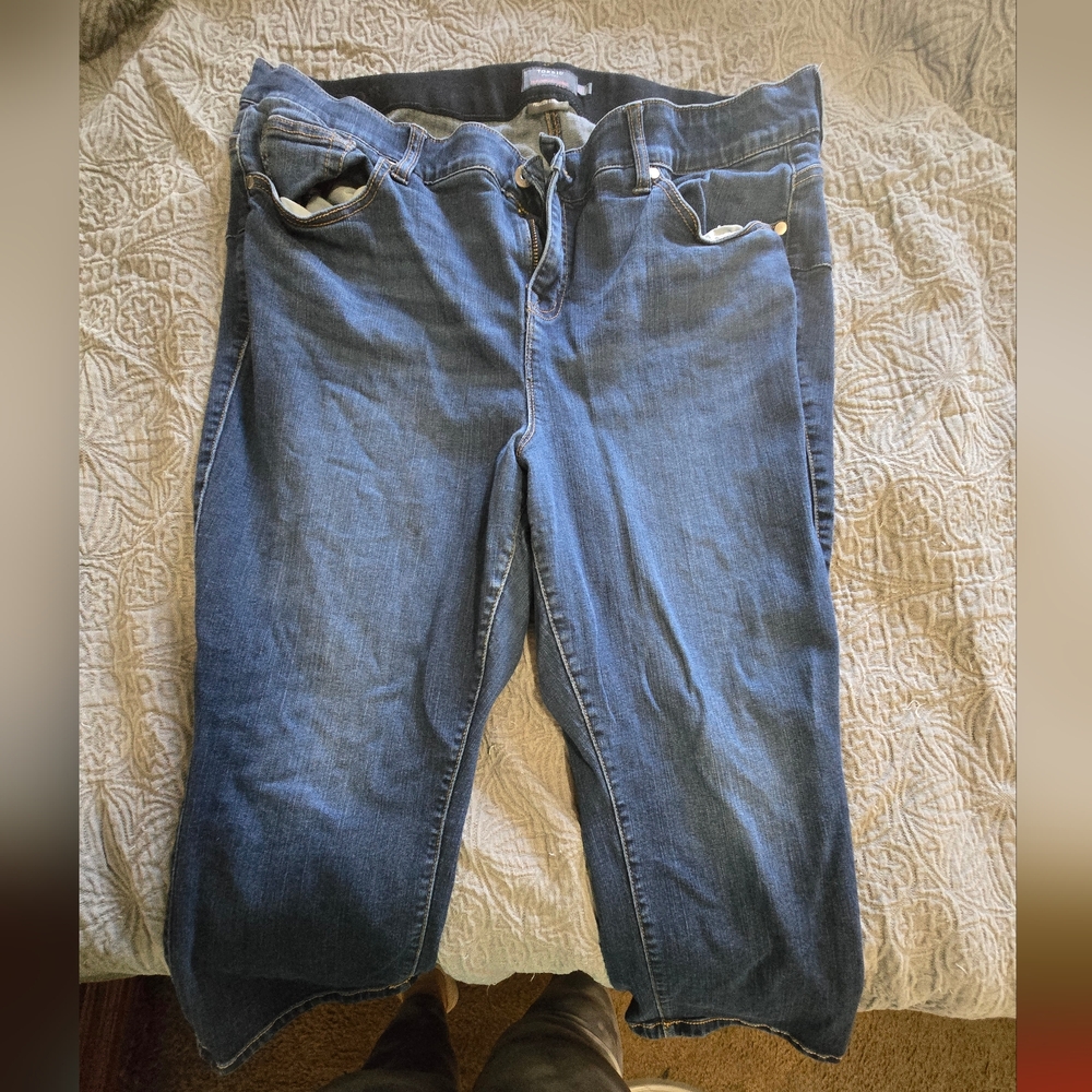 TORRID Bombshell CROPED skinnys